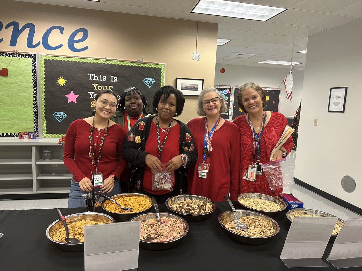 MsKnowlesBCPS's tweet image. Day 1 of the Awesome Olsen Week of Giving 
Reindeer Snack Mix for our incredible teachers and staff!
Just like our reindeer snack mix, our school is the perfect blend—different ingredients , different strengths, all coming together to make something amazing. #SchoolFamily