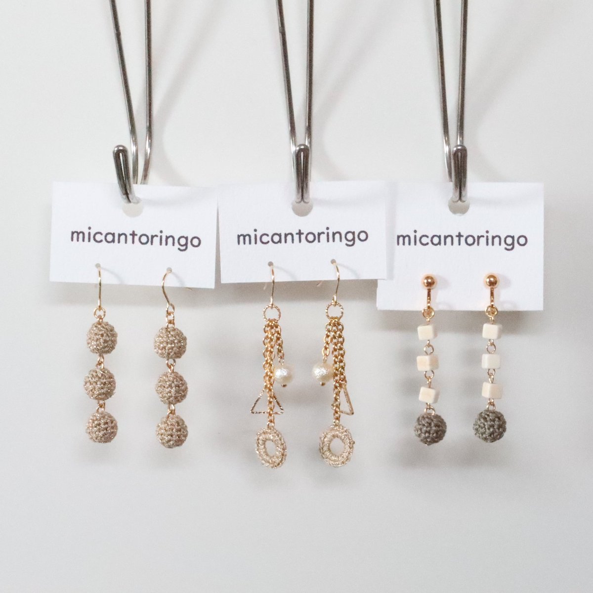 アスパムクリスマスマーケットに向けて作ったアクセサリーです♫
3つともピアス↔イヤリングに交換できます😊

#ミカントリンゴ #ハンドメイド #クラフト #編み物