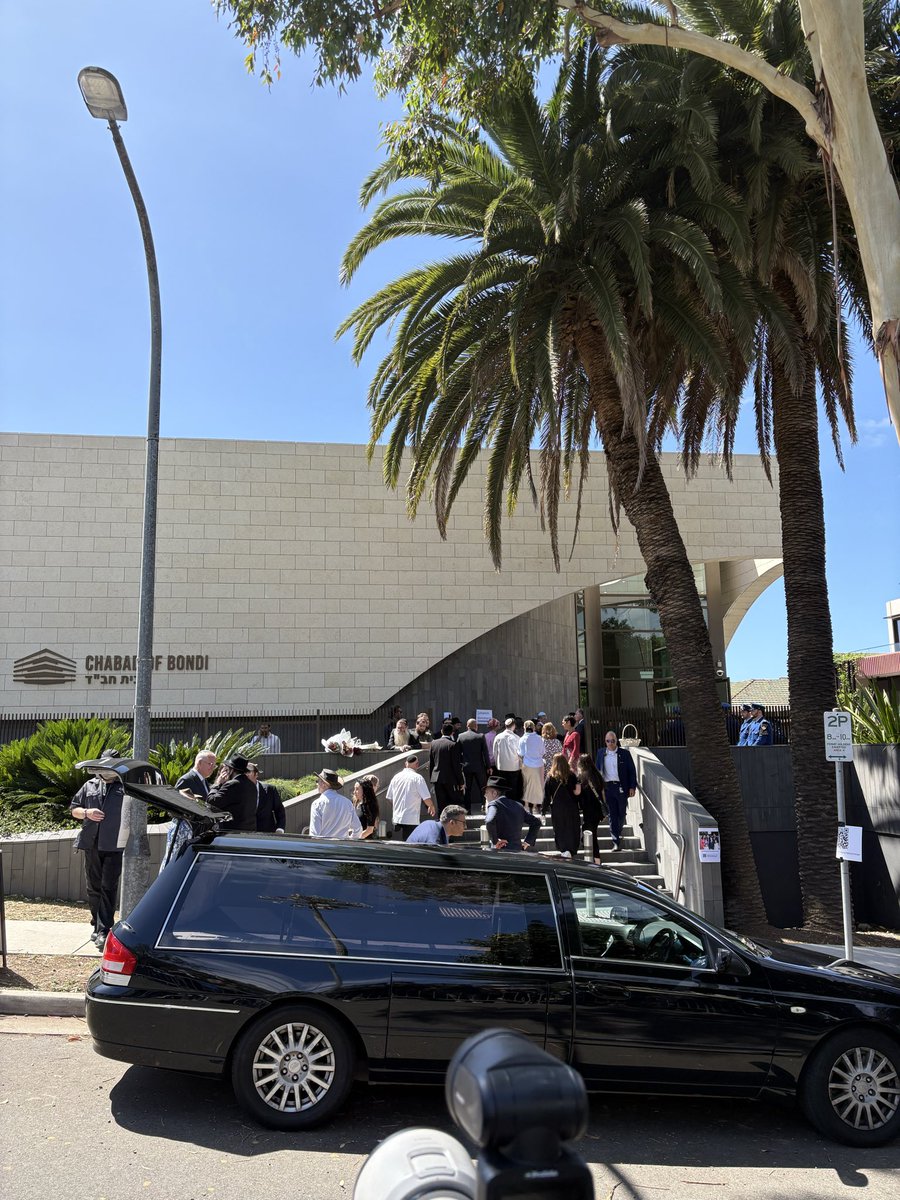 Laura Chung tweet media