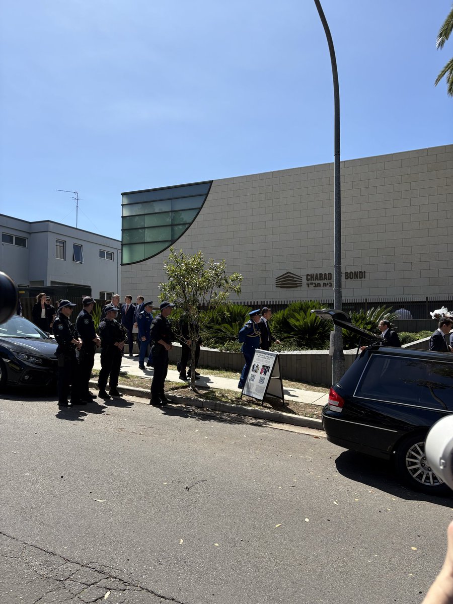 Laura Chung tweet media