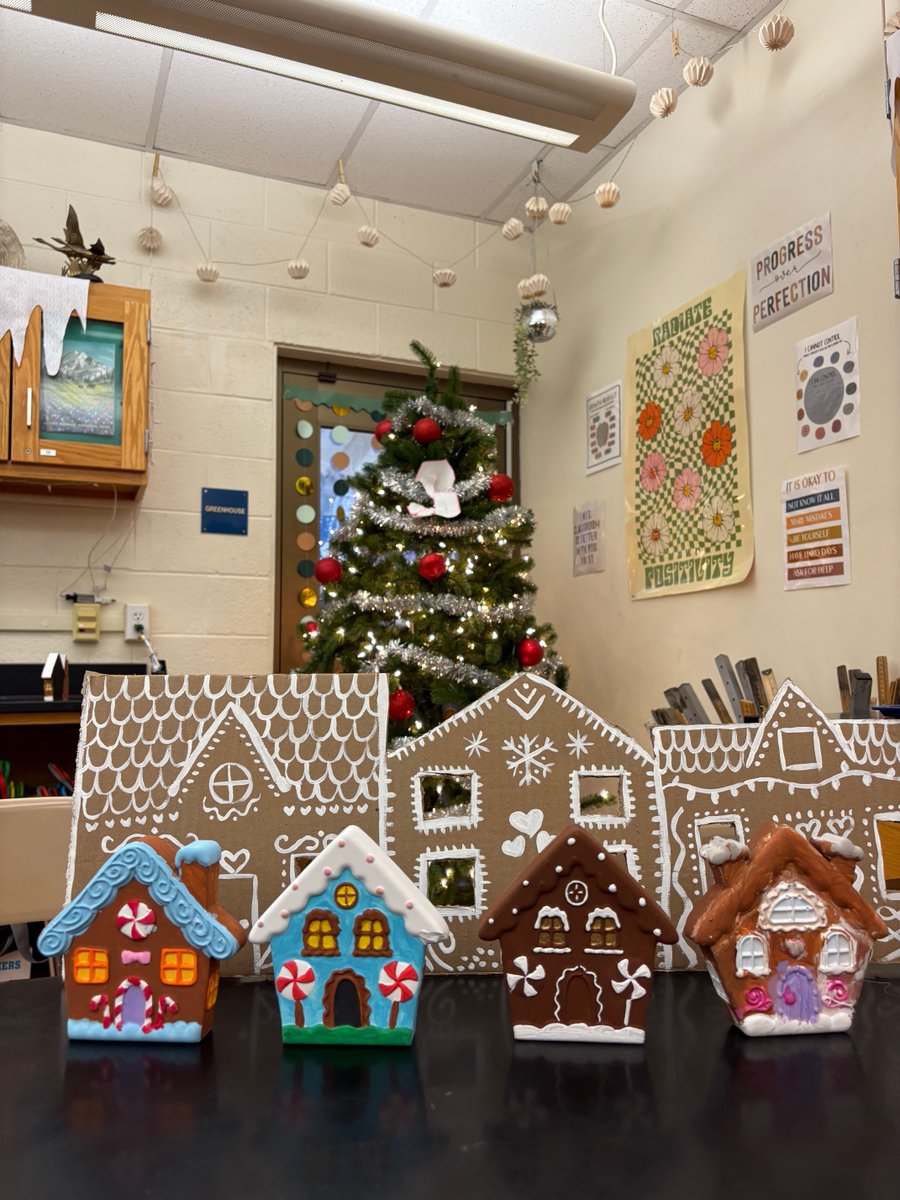 Our latest PEAK activity brought students together after school for a festive and fun challenge—creating delicious gingerbread houses! It was an awesome afternoon of teamwork, creativity, and sweet holiday spirit.  #SLSDProud #SLMSSpartans