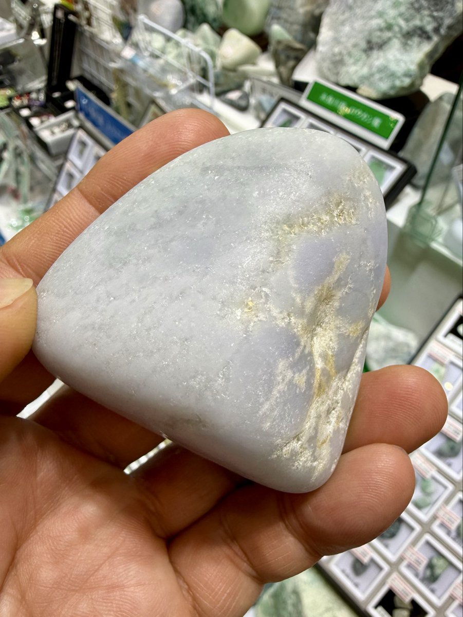 今日のヒスイは、 「なんて優しい色なのでしょう💜ラベンダー翡翠💜海