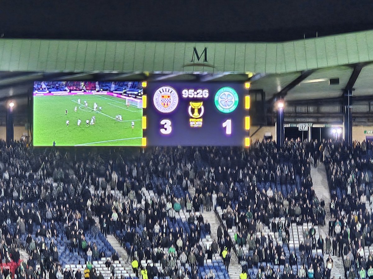 SMFC1987's tweet photo. 14/12/25
St.Mirren 3 celtic 1.
St.Mirren FC Scottish League Cup Winners 2025/26.
What a few days 'Up the road' πΌπ
#smtid #smfc https://t.co/0lGiLceLWt