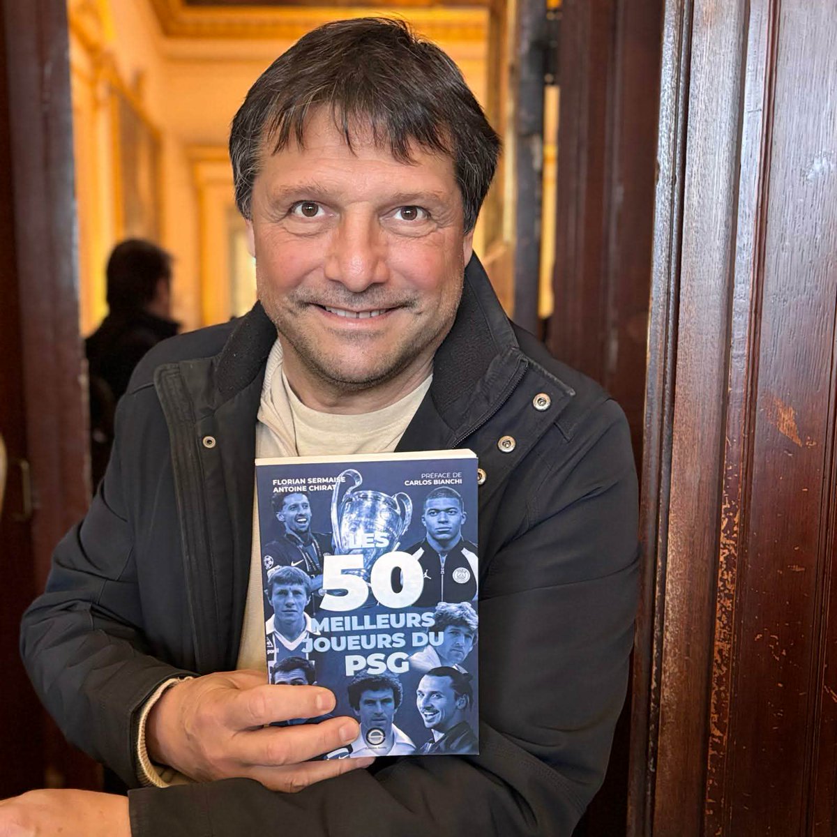 editions_scotty's tweet photo. "Les 50 meilleurs joueurs du @PSG_inside" de @FSermaise et @chiratantoine : goûté et approuvé par #LaurentFournier #PSG #TeamPSG @OnzeMondial @sofoot @lequipe @LeParisien_75 @leparisiensport @leparisien_93 @leparisien_92 @leparisien_95 @leparisien_94 @psgcommunity_ @LMDPSG @Paris https://t.co/fcYSKCjzpR