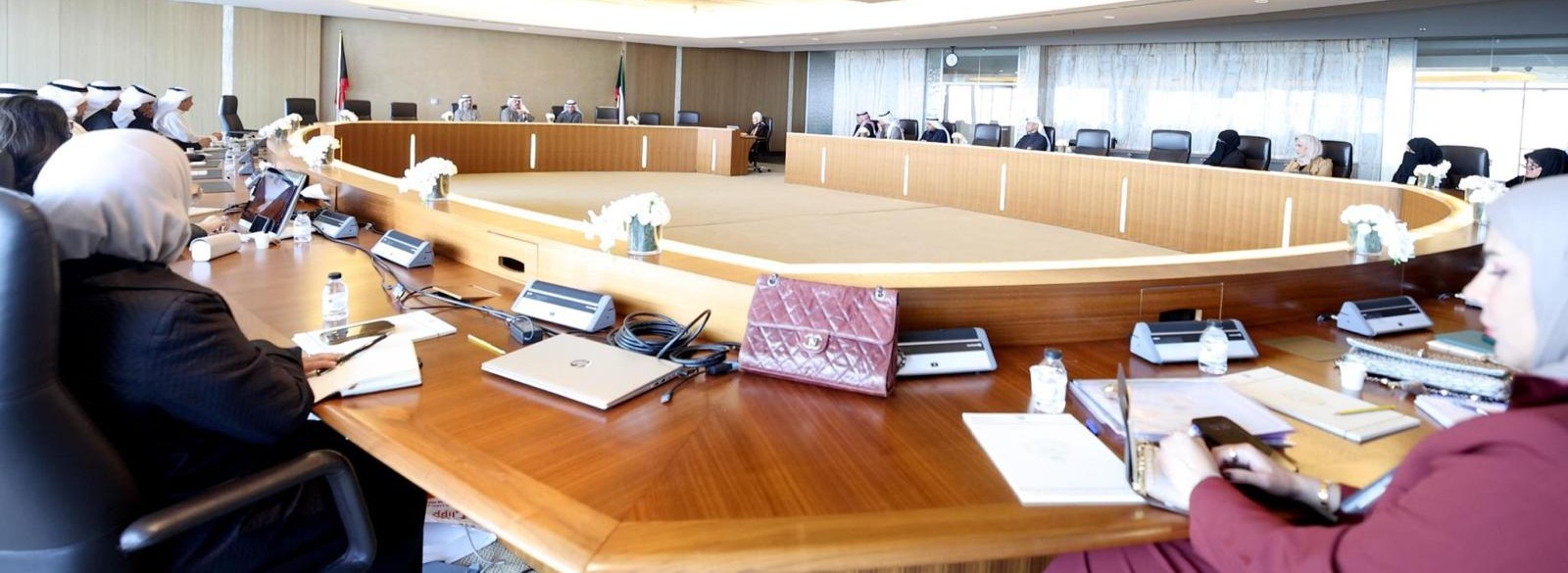 وزير التربية سيد جلال الطبطبائي: تسخير الإمكانات المتاحة لتوفير بيئة تعليمية آمنة تحقق أفضل مستويات التحصيل العلمي - ترأس اجتماعًا موسعًا مع القيادات التربوية والإدارية للوقوف على احتياجات المدارس - أكد العمل على إزالة أي معوقات تعترض سير العملية التعليمية 