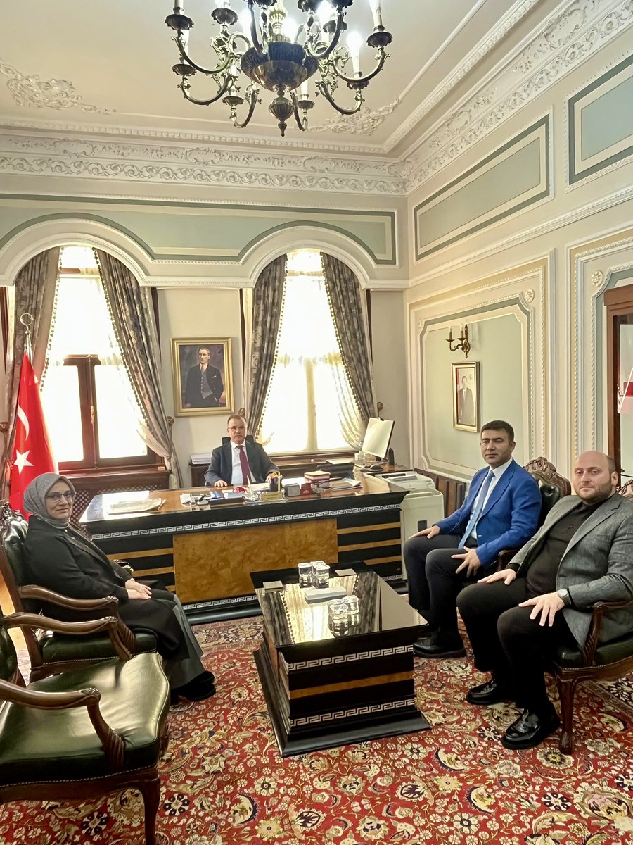 akpartisaglik's tweet photo. Şehrimizde sağlık alanında yürütülen çalışmalar, iş birliği imkânları ve devam eden süreçlere dair verimli bir istişare gerçekleştirdik.
Nazik ev sahipliği ve kıymetli değerlendirmeleri için Sayın Vali Yardımcımız Hasan Gözen’e teşekkür ediyoruz.
@abdullahozdemir 
@alperenbozdg https://t.co/ZjOMt4Ygoc