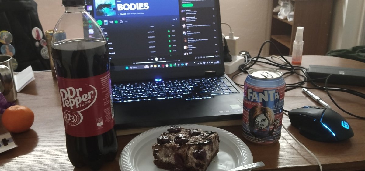 elcopollo's tweet image. this + the wishes from the bestest people + the small but company i had today irl = the bestest birthday i couldn't even imagine in this economy ✨