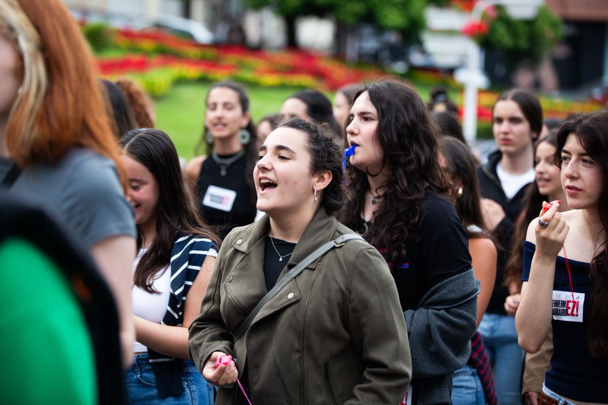 Gazteok lehen lerroan egon gara urte guzti hauetan gure eskualdearen defentsan borrokan.

Azkenean, egindako borrokak fruituak eman ditu. Herriak hitz egin du. Ondorioa argia da: borrokak merezi du!

Eskualdearen alde jarraituko dugu borrokan!
