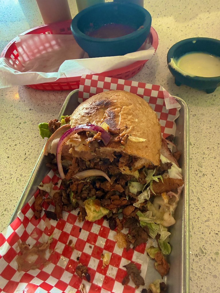hoseb25's tweet photo. Since I’m in the office today and didn’t bring lunch, went out and explored. Hit up this Mesican joint called Taqueria Torres’s. Got the Cuban torta and it was bomb. I ate half and I was full. Aqua de sandia was very refreshing https://t.co/lPnge5dhEg