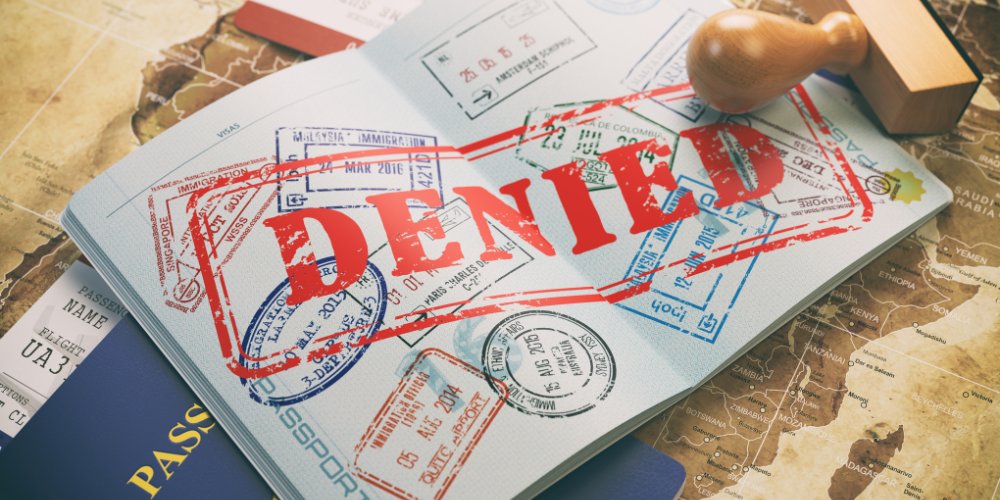 SirenesFR's tweet photo. 🔴 FLASH | Les États-Unis interdisent l’entrée sur leur territoire à cinq pays supplémentaires:

- Burkina Faso 🇧🇫
- Mali 🇲🇱
- Niger 🇳🇪
- Soudan du Sud 🇸🇸
- Syrie 🇸🇾

Ces pays rejoignent une liste déjà longue 
- Afghanistan 🇦🇫
- Birmanie 🇲🇲
- Tchad 🇹🇩
- République du Congo 🇨🇬
-Guinée équatoriale 🇬🇶
- Érythrée 🇪🇷
- Haïti 🇭🇹
- Iran 🇮🇷
- Libye 🇱🇾
- Somalie 🇸🇴
- Soudan 🇸🇩
- Yémen 🇾🇪