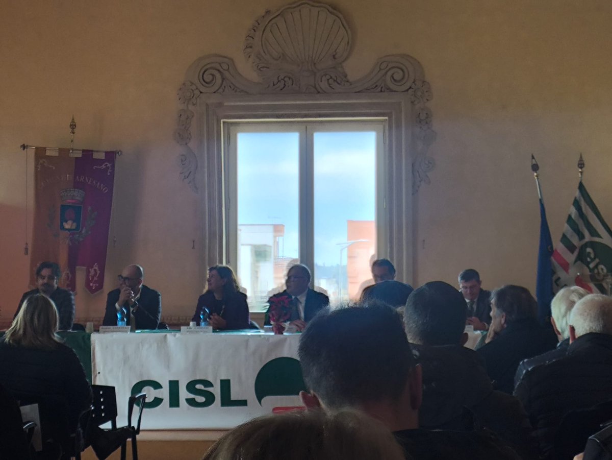 Fit_Cisl_Lecce's tweet photo. #16dicembre 

Prendono avvio con la relazione del Segretario Generale Ada Chirizzi i lavori del Consiglio Generale della Ust #Cisl #Lecce alla presenza del Segretario Generale @cislpuglia Antonio Castellucci e del Segretario @cisl_nazionale Andrea Cuccello. 

#ValoreAlBuonLavoro https://t.co/UI1tf8CEXK