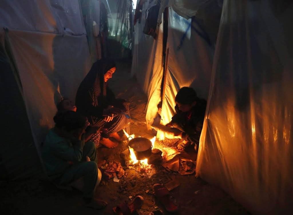 وهل ينام أهل الخيام حتى ننام؟