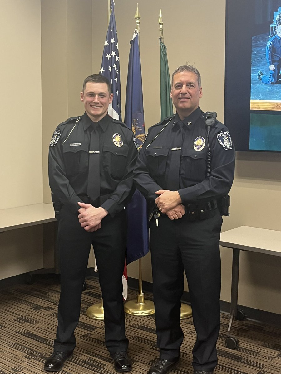 msupolice's tweet image. MSU DPPS celebrated a special swearing-in ceremony today for four officers who recently completed the 116th Mid-Michigan Police Academy.  Please join us in congratulating and welcoming:
 
👮‍♂️Officer Matthew Stachelski
Matt is an MSU graduate with a degree in Criminal Justice.…