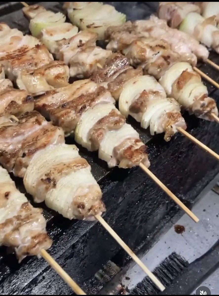 hoshiokiekimae's tweet photo. おはようございます♪現在−7℃日中は−3℃⛅️の予報です。今日は洋食専門店ワンハンドピッツァ🍕の「トラッパーキッチン」さん、水曜日は焼き鳥🍺の日!「戦国ヤキトリ」さんの2台です。お楽しみに♪
#trapperkitchen
#sengoku_sapporo
#札幌キッチンカー
#星置駅前商店街
#JR星置駅前
#コープさっぽろ星置店