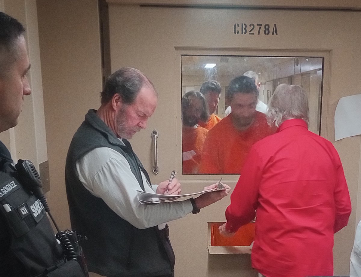 🎄🍪 Over 1,000 inmates received cookies &amp; holiday goodie bags on Saturday thanks to our chaplain with Good News Global Jail &amp; Prison Ministry and amazing volunteers. A reminder that no one is forgotten this season. ❤️
#VBSOconnect #HolidayCheer #CommunityCompassion