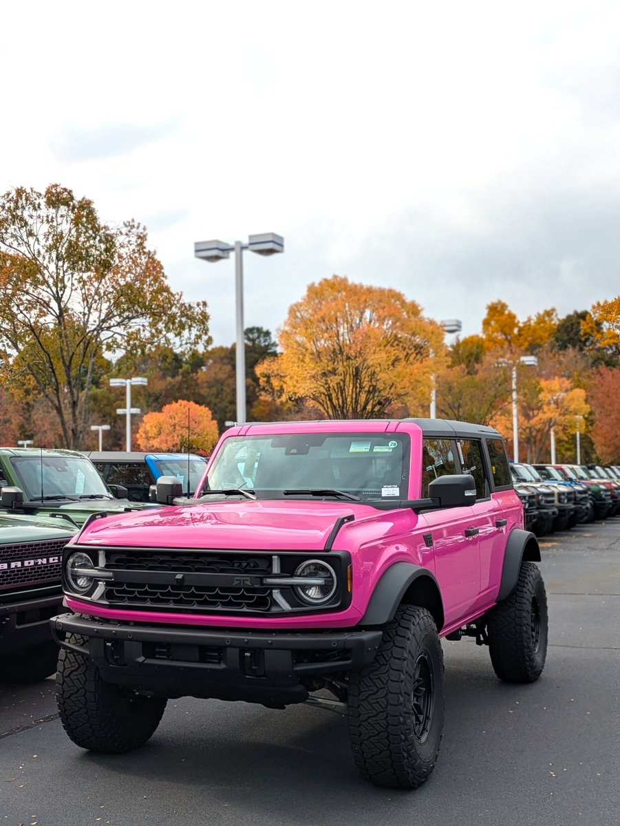 The 2025 Hot Pink Bronco Badlands RTR looks incredible in ANY