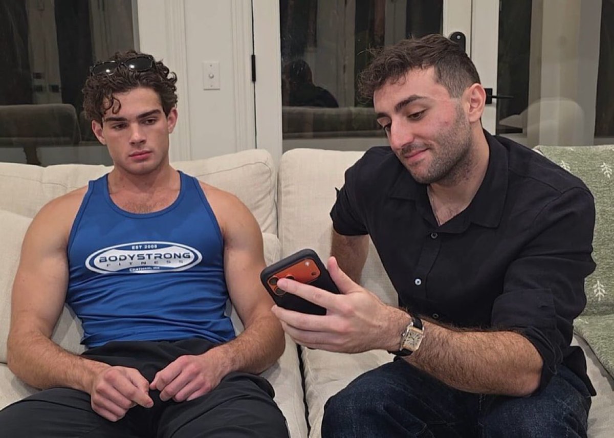 EasyEatsBodega's tweet image. “This is a guy named Clemente, he always dances and prices nuke wicked hard. 

No one really likes when it happens but it’s pretty funny sometimes”