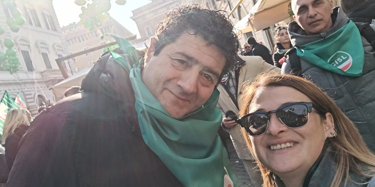 DSantini74's tweet photo. 13.12.25 @CislNazionale #Roma #iLCamminoDeLLaResponsabiLità #Manifestazione #ResponsabiLità #PattoSociaLe. Con @DanFumarola , con @cislmarche, con @M_Ferracuti anche #SGSantini @fai_cisl Marche #Segreteria #DeLegati #Operatori #CoLLaboratori . https://t.co/rVMH5jTW7z