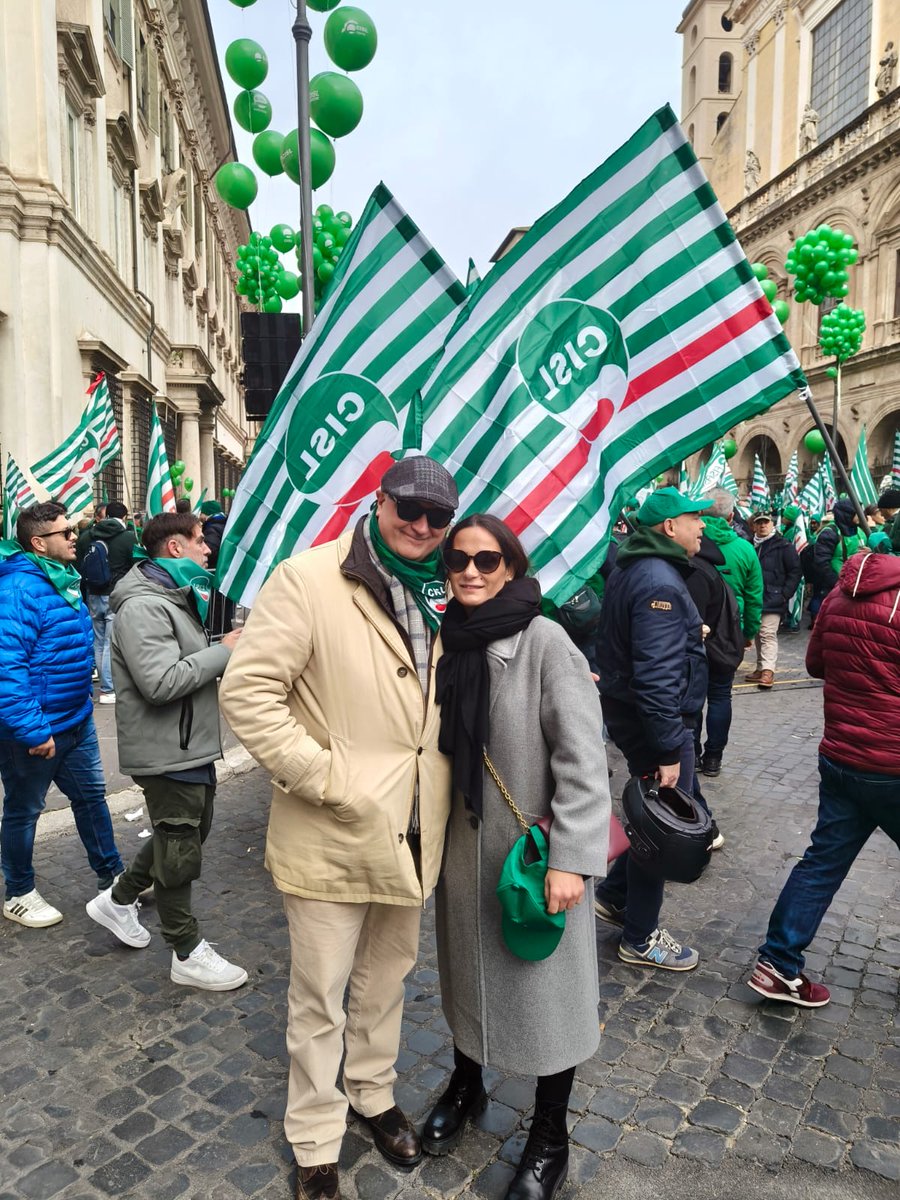 DSantini74's tweet photo. 13.12.25 @CislNazionale #Roma #iLCamminoDeLLaResponsabiLità #Manifestazione #ResponsabiLità #PattoSociaLe. Con @DanFumarola , con @cislmarche, con @M_Ferracuti anche #SGSantini @fai_cisl Marche #Segreteria #DeLegati #Operatori #CoLLaboratori . https://t.co/rVMH5jTW7z