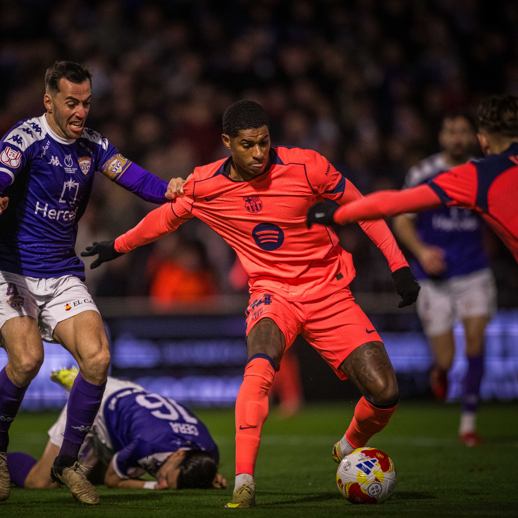 نهاية الشوط الأول. جودالاخارا 0 - برشلونة 0 #كأس_ملك_إسبانيا 