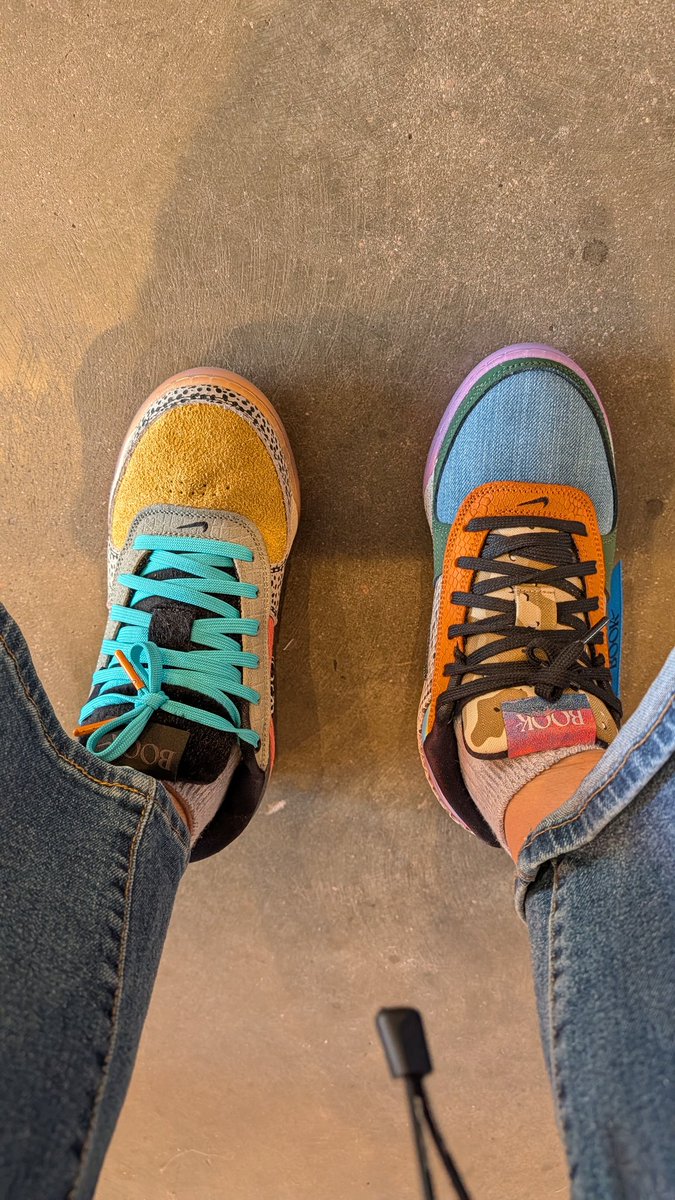 xO_shiellaaa's tweet image. Won the raffle. Got em, @DevinBook!
#WhatThe #DBook1 #Chapter1 #dbookOne