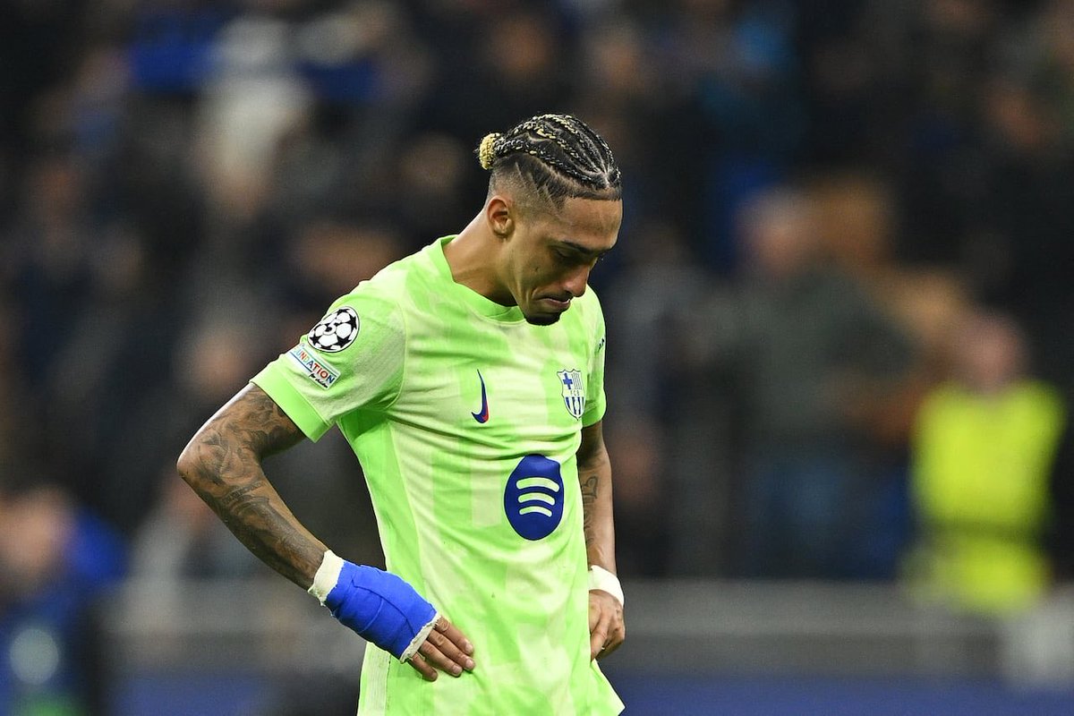 FANFOOTMESSI's tweet photo. Raphinha est victime d’une profonde injustice dans le monde du football. 😔 https://t.co/zbfb7BTqsi