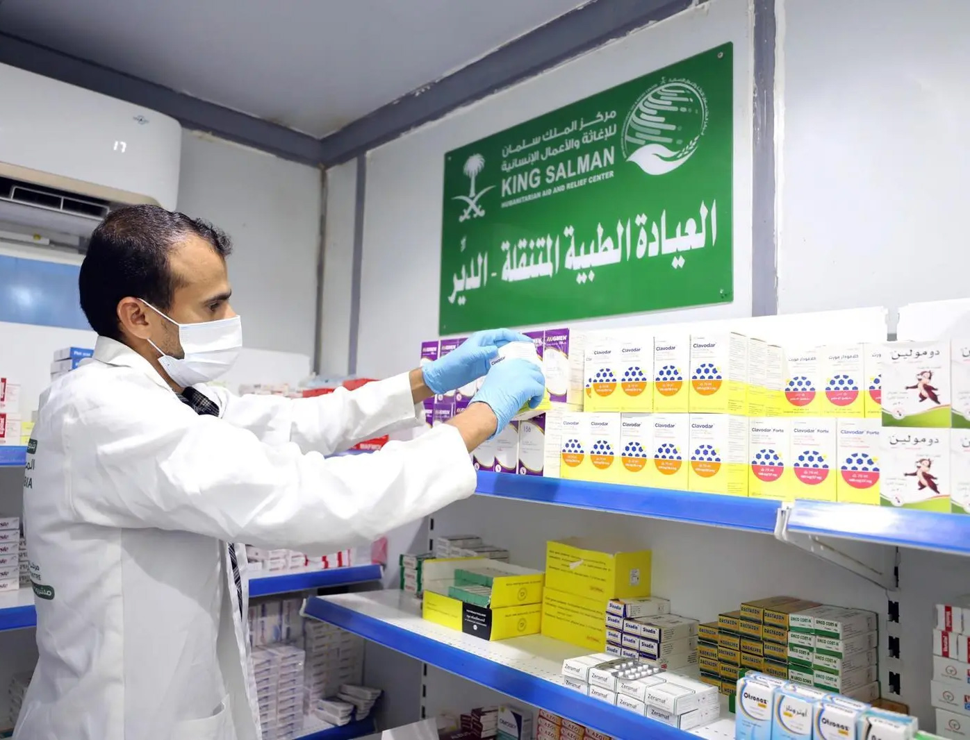 العيادات الطبية المتنقلة في عزلة الدير تُواصل تقديم خدماتها العلاجية للمستفيدين #مركز_الملك_سلمان_للإغاثة 