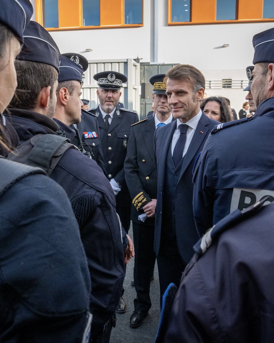 Face à l’insécurité, un nouveau commissariat pour les 13e et 14e arrondissements de Marseille.

Un équipement attendu, au service des habitants, porté par <a href="/MarionBareille/">Marion Bareille</a> et rendu possible par <a href="/EmmanuelMacron/">Emmanuel Macron</a> et les financements de l’État, d'<a href="/AMPMetropole/">Métropole Aix-Marseille-Provence</a> et de la Région Sud.