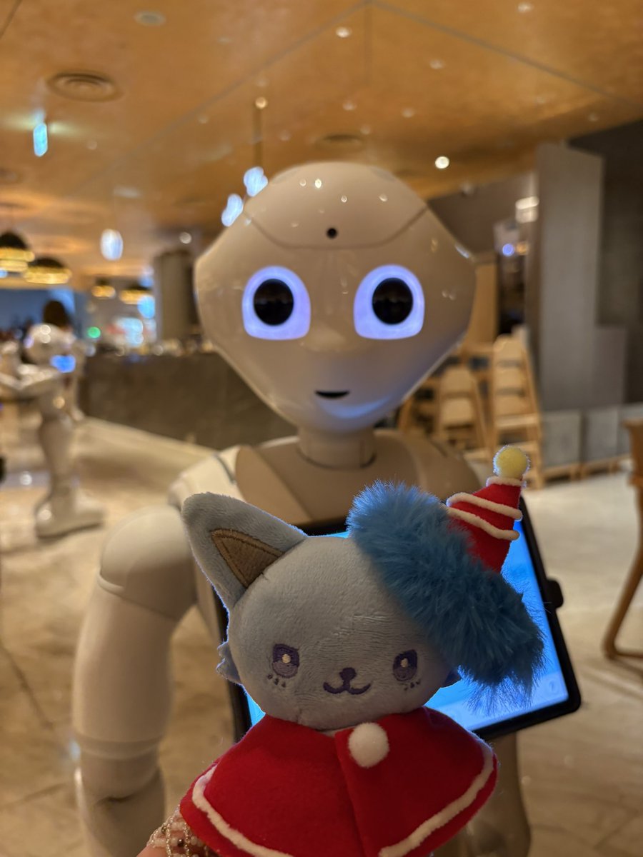 RENjamrenJAMapa's tweet photo. 昨日は汐恩のセンイル広告最終日
しっかり観てきました
今日のシャケにもいないんだよなぁ
汐恩のHIMP見たいなぁ…(心の声)

よな拓豆で行っていた
#PepperPARLOR  さんでランチ

あまりにもオープンなお店で
ここで撮影😳丸見え😳！

無限大も踊ってもらいました
レインくんと2ショも
#JO1 https://t.co/Q0BDqhai5K