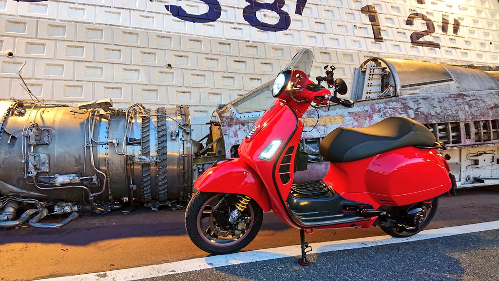 #見た人は飛行機とおバイクの写真を貼る
ジェット戦闘機の残骸♪(´―｀)

#Vespa
#GTS250