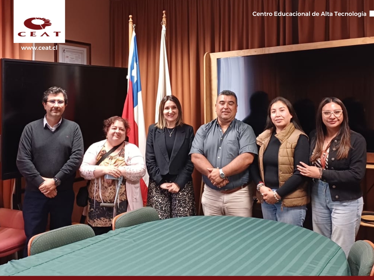 🤝 El CEAT dio la bienvenida a la nueva directiva del Centro General de Padres en una reunión con la rectora, donde se definieron objetivos para 2026, fortaleciendo el trabajo colaborativo y el compromiso mutuo 🤲🌟.