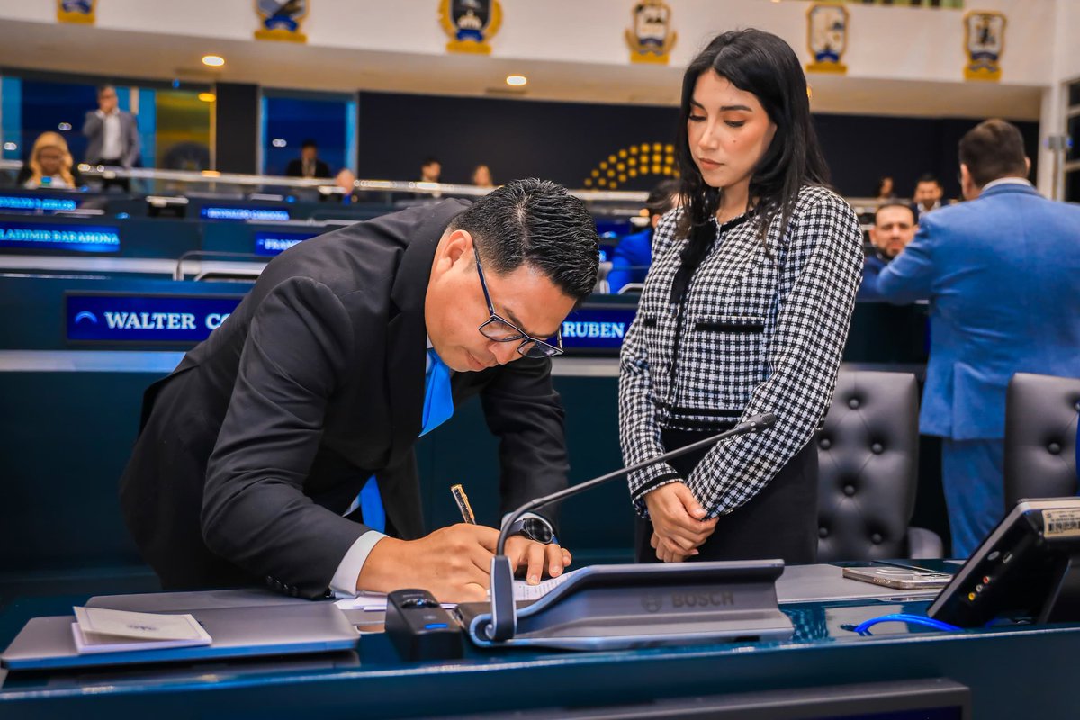 🇸🇻 #Plenaria88 voté a favor de la propuesta presentada por la diputada <a href="/DaniaGonzalz/">Dania González</a>, mediante la cual se reformó el inciso 1.º del artículo 208 de la Constitución de la República, relativo al período de funciones de los Magistrados del <a href="/TSEElSalvador/">Tribunal Supremo Electoral 🇸🇻</a>.