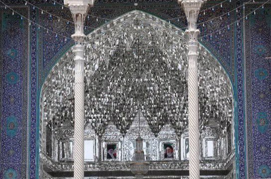 ♦️مهارت هنر آینه‌کاری ایران ثبت جهانی شد

🔹شرح عکس: «ایوان آینه» اثر استاد حسن معمار قمی هنرمند مشهور دوره قاجاریه در حرم مطهر حضرت فاطمه معصومه(س) (صحن امام رضا(ع) )واقع شده است و به دلیل آینه‌کاری زیبایی که دارد، به این نام معروف شده است.        
  #قم_ببین #ایران_ببین
🟡