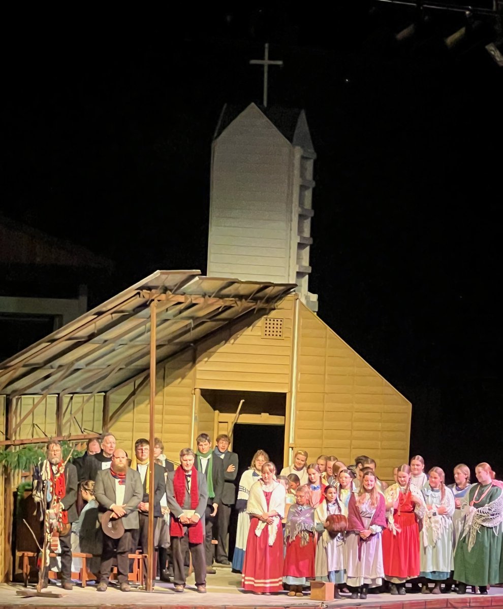 WilderPageant's tweet image. Over the years we have been adding more live music.  Daryl plays the dulcimer, Messina plays a ukulele banjo and Taryn plays a violin while others joined them in song. and the men sing "Buffalo Gals". Our plan is to add more live entertainment between scenes or during scenes.