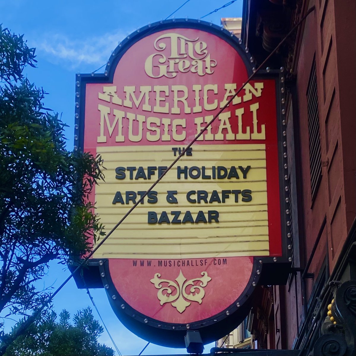 GAMH's tweet image. 🎄𝚃𝙷𝙸𝚂 𝙴𝚅𝙴𝙽𝙸𝙽𝙶!🎄 𝐒𝐭𝐚𝐟𝐟 𝐇𝐨𝐥𝐢𝐝𝐚𝐲 𝐀𝐫𝐭𝐬 &amp;amp; 𝐂𝐫𝐚𝐟𝐭𝐬 𝐁𝐚𝐳𝐚𝐚𝐫 
🎸Performances by 𝗧𝗵𝗲 𝗗𝗶𝗹𝗲𝘁𝗮𝗻𝘁𝗲𝘀, 𝗩𝗶𝗼𝗹𝗮 𝗦𝘄𝗮𝗺𝗽, 𝗠𝗲𝗱𝘀𝗰𝗼𝗼𝗹, + 𝗧𝗵𝗲 𝗢𝗻𝗹𝗶𝗻𝗲 𝗖𝗼𝗺𝗽𝗮𝗻𝘆 !!!

🎟️𝙵𝚁𝙴𝙴 𝙰𝙳𝙼𝙸𝚂𝚂𝙸𝙾𝙽🎟️

See you soon! 💫 Doors 4…