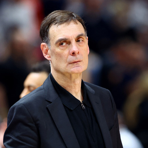 ZafeiReport's tweet photo. BREAKING: Olympiacos has fired Georgios Bartzokas. https://t.co/r1xXXLo3yb
