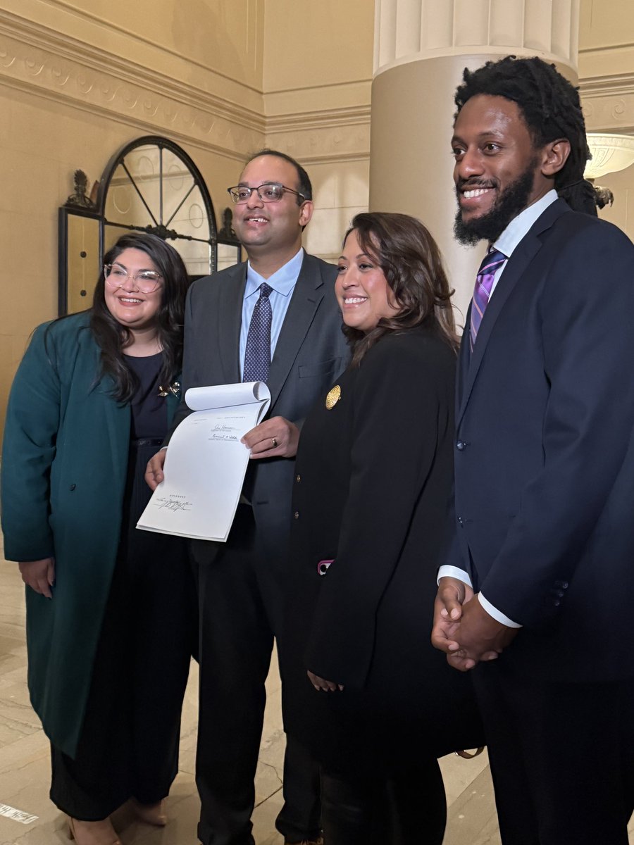 SenMikeSimmons's tweet photo. We have finally done it. $1.5 Billion in transit funding and reform is now official! This morning, I joined Governor Pritzker, colleagues, and transit workers in Union Station as the Governor signed Senate Bill 2111 into law. (1/2) https://t.co/Z6M8vqa1aT