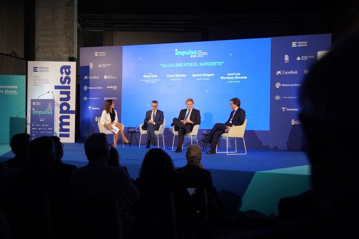 Estive hoje no Foro Impulsa, em Badajoz, na companhia do Alcalde de Madrid, <a href="/AlmeidaPP_/">José Luis Martínez-Almeida</a>, e do Alcalde de Badajoz, <a href="/BarreraGragera/">Ignacio Gragera 🇪🇦</a>. Foi uma oportunidade para reafirmar o nosso compromisso conjunto em cumprir - e também acelerar - a concretização da ligação ferroviária de alta