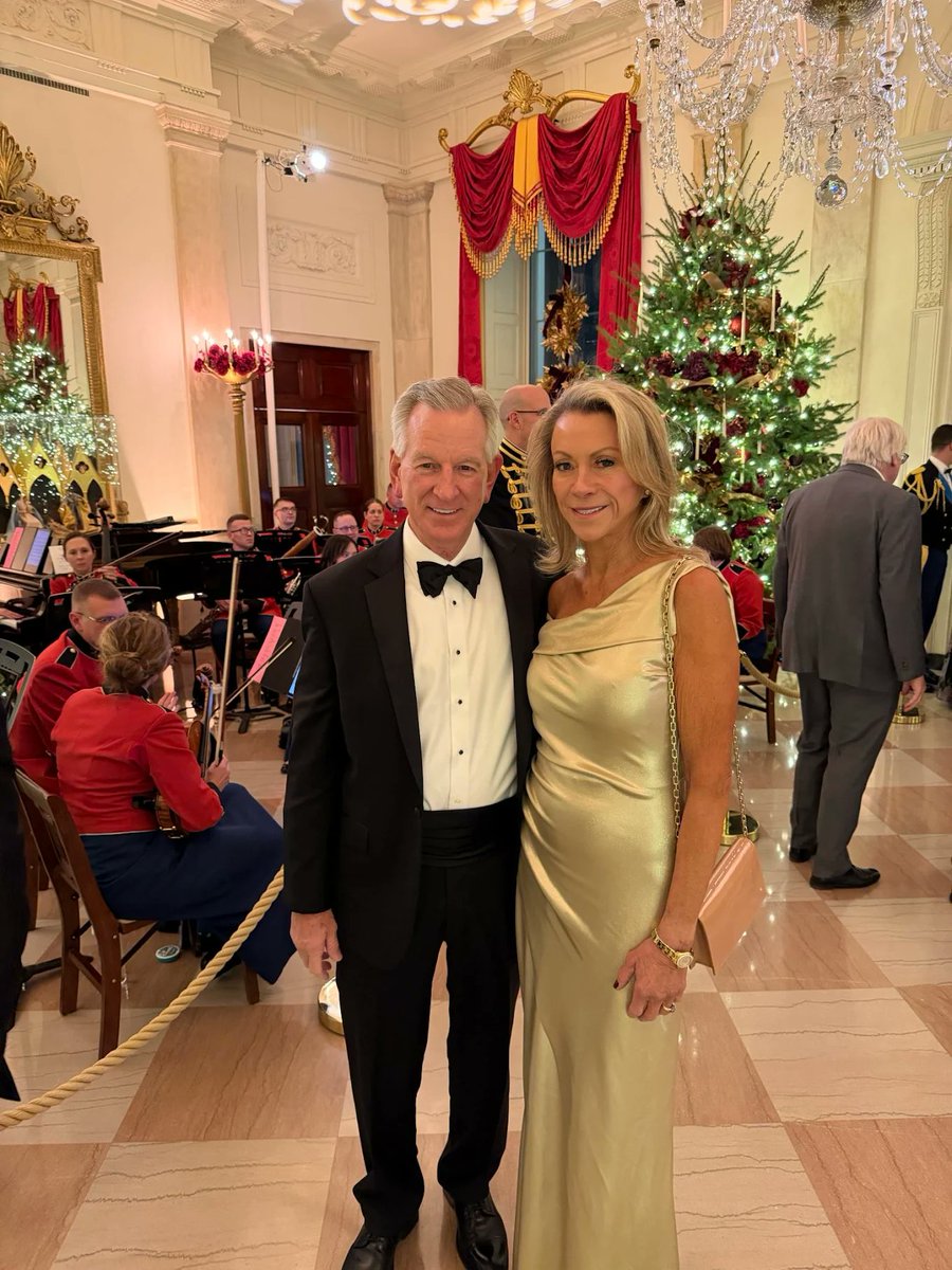 CoachForGov's tweet image. Thankfully, Christmas is BACK under President Trump.