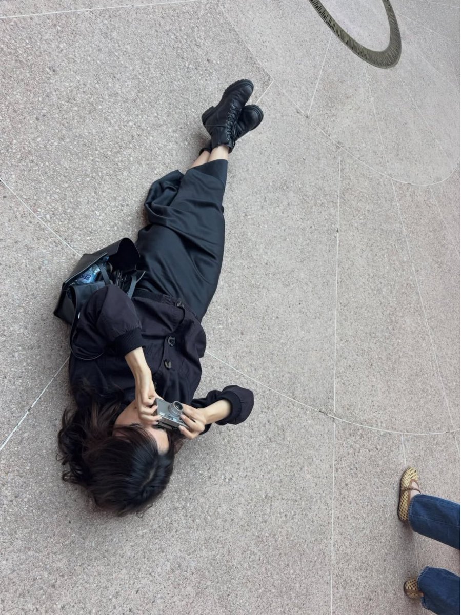 ジェナ・オルテガのラフな姿、かっこよくてcoolで美…！🖤