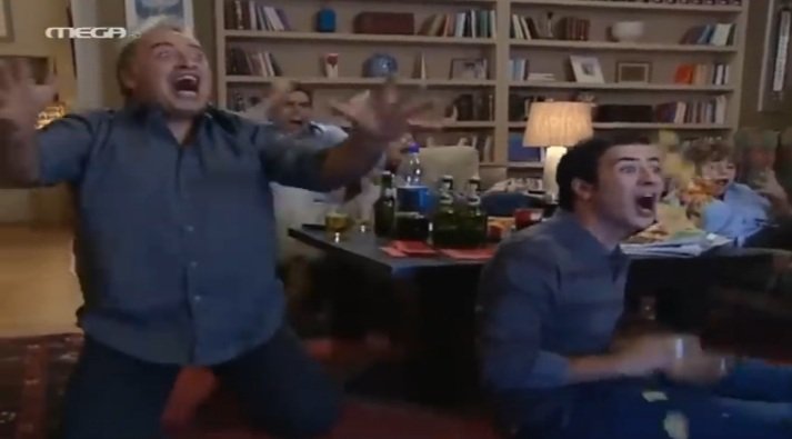 Έφαγε έφαγε, προσκυνώ το μεγαλείο σου Βάνα μου

#ToPaidi