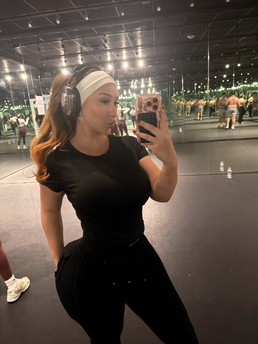 fitgigix's tweet image. Smash or pass?