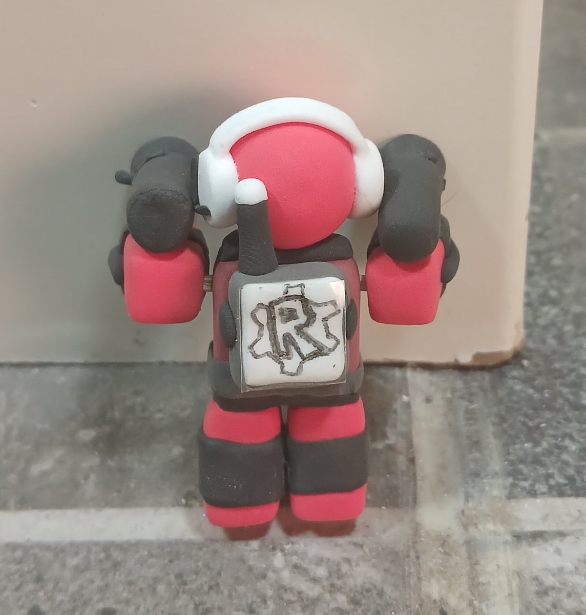 NMimi55's tweet photo. Killdroid made of foamy moldable
Didn't look as good as i wanted but i luv it :>
#dieofdeath https://t.co/0U4f3U5bsh