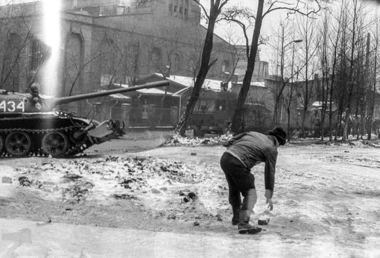 + Kopalnia Wujek (16 XII 1981 r.)

O Was, co życie za Polskę oddaliście, padając pod ciężarem przemocy bandytów z Milicji Obywatelskiej i LWP - zawsze pamiętał będę! 

"oblężenie trwa długo wrogowie muszą się zmieniać
nic ich nie łączy poza pragnieniem naszej zagłady"

- Zbigniew