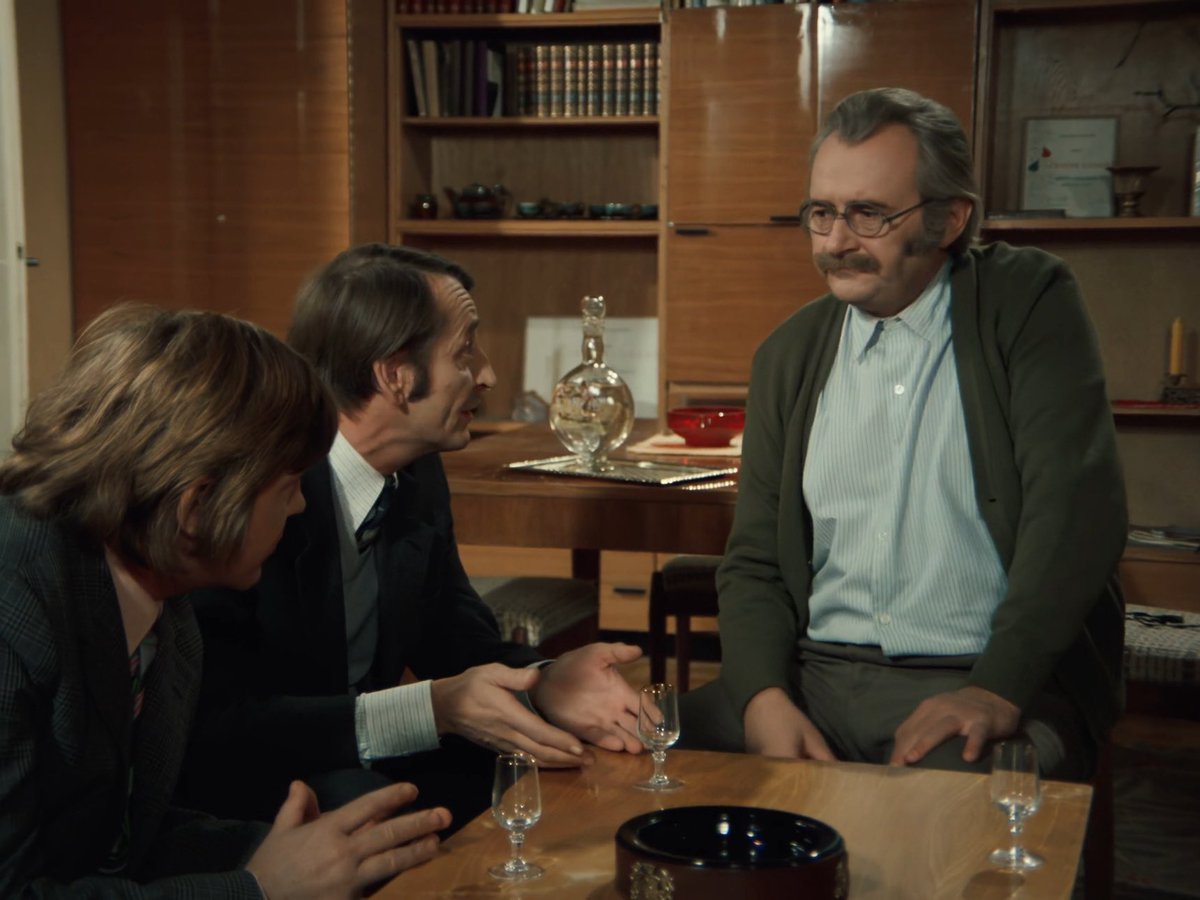 Pane Kroupa, vy že byste to nesved? To mi neříkejte! Lidi vás maj rádi! Jste přísnej, nikomu nic neslevíte, ale zas jste uznalej a spravedlivej. No a když si na tom místě představím Hujera…