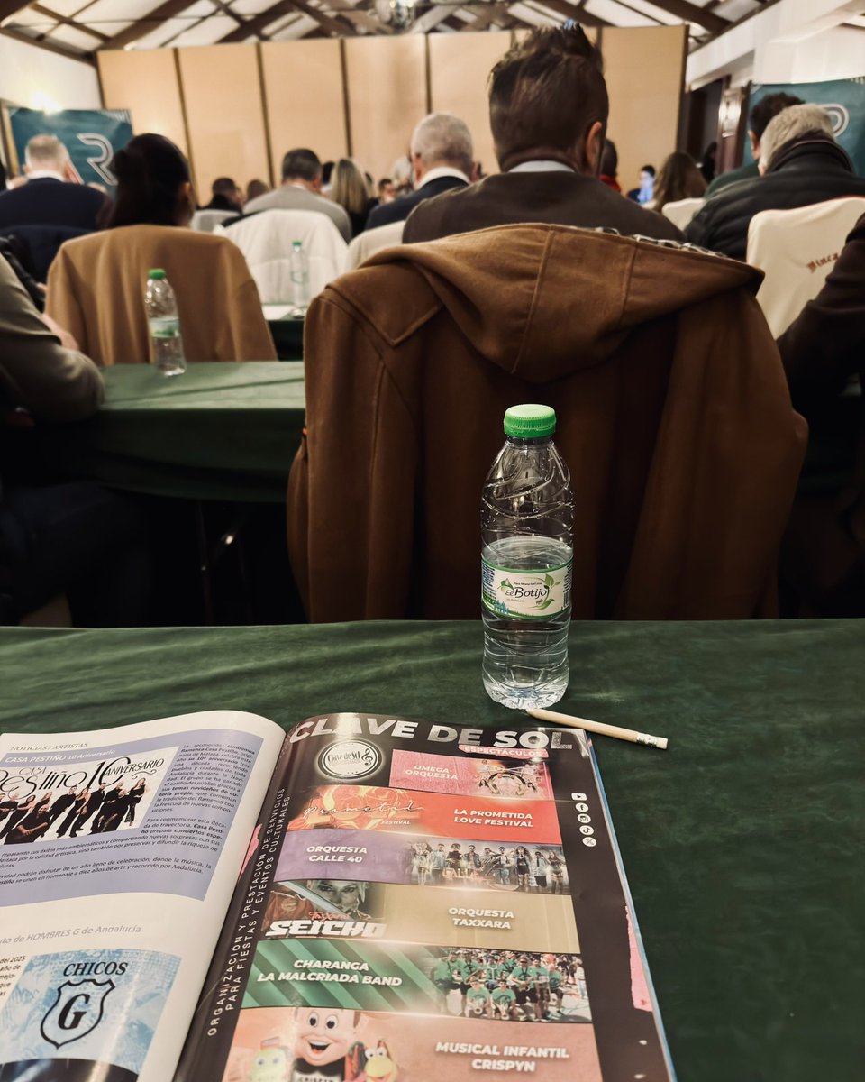 ClavedeSolAlm's tweet photo. Hoy estuvimos en #Antequera 📍, donde nuestro CEO, Paco, recibió un reconocimiento 🏅 por parte de #AREA (Asociación de Representantes de Espectáculos de Andalucía) por su trayectoria profesional en el sector. https://t.co/6tPYHEK9yR