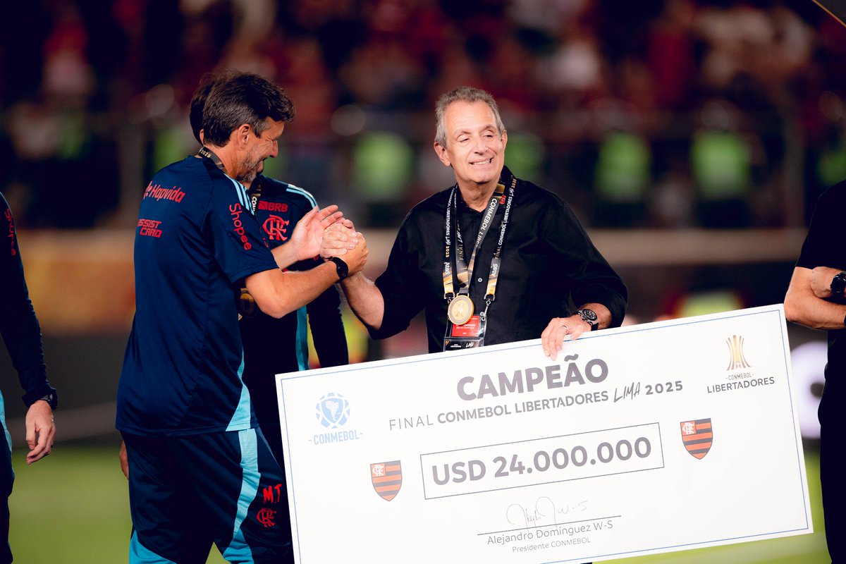 "Você ter que jogar três partidas... O Flamengo amanhã vai chegar na partida número 80 do ano contra um clube que dispensa comentários pela qualidade técnica e que vai jogar uma partida só. Então isso é tudo menos um torneio. Não existe um torneio, um Campeonato Brasileiro, onde