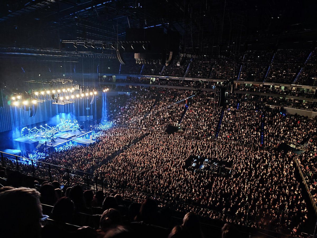 Hallo Systempresse!

Das hat Xavier Naidoo ganz ohne euch geschafft! 😂✌️

#Comeback #Köln #XavierNaidoo