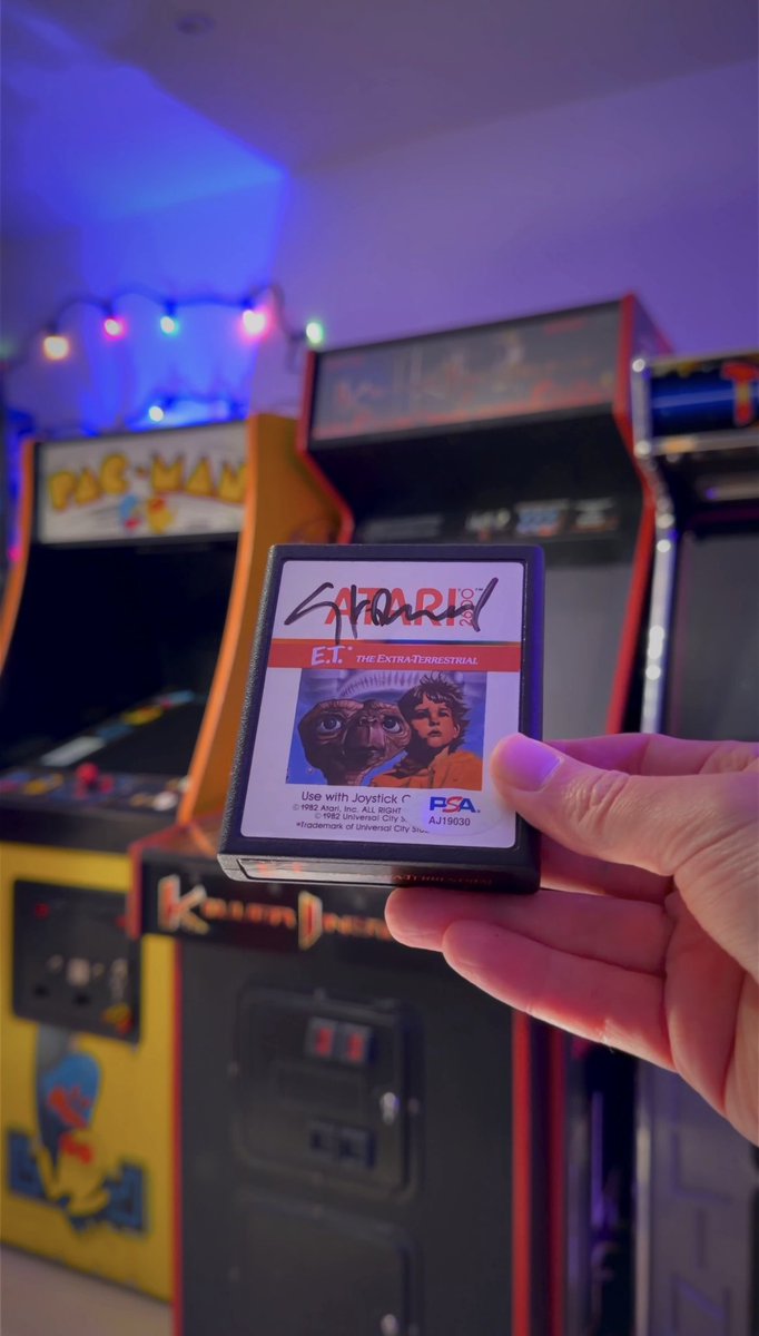 cdegraeve's tweet photo. Symbole d’un âge d’or… et du grand crash du jeu vidéo ! #Atari2600 #VideoGa... https://t.co/RWUFubq7Tm via @YouTube https://t.co/EhL0wsUvXi