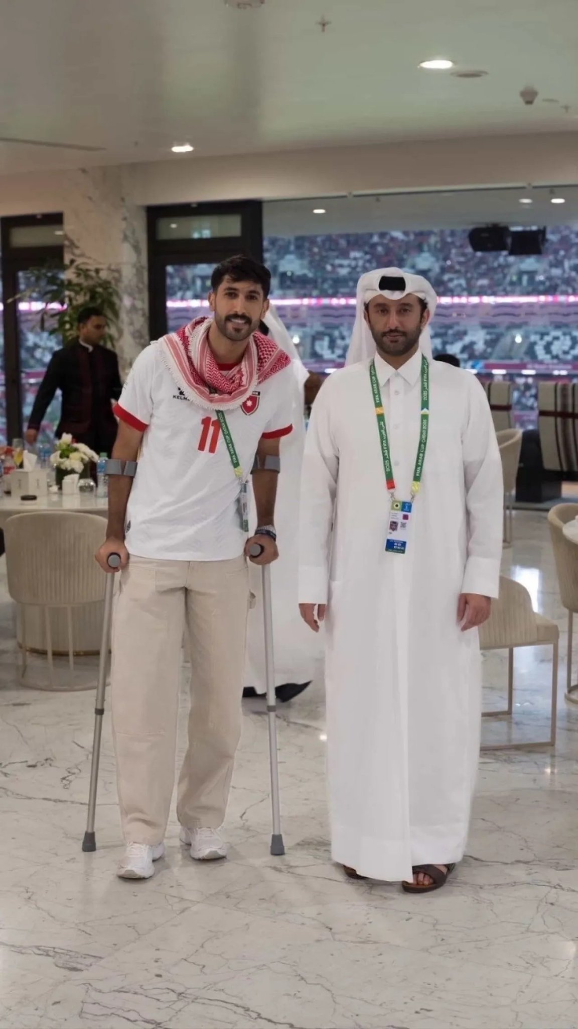 الشيخ تميم يطمئن على يزن النعيمات 